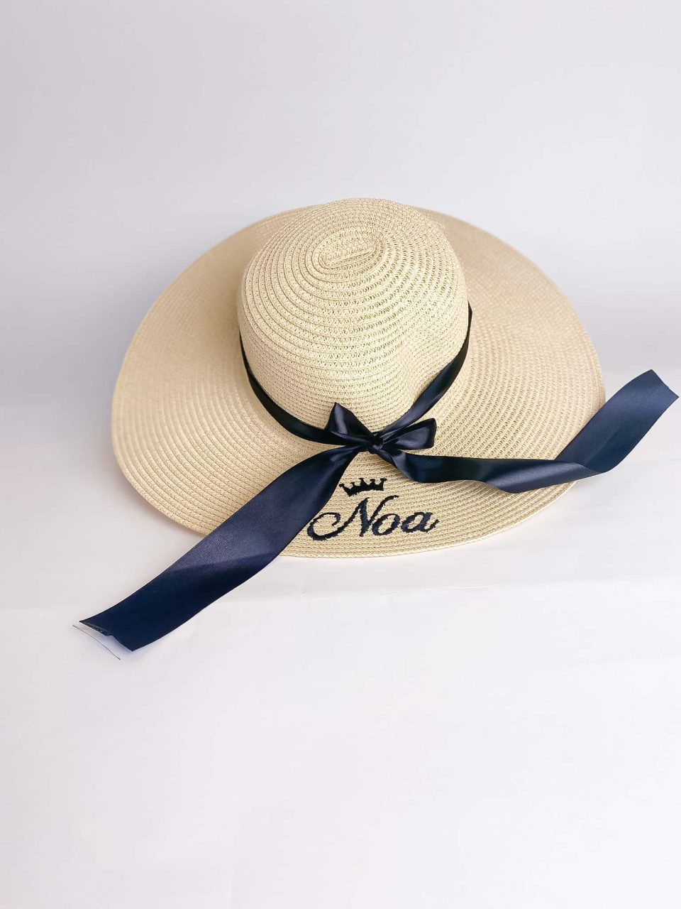 כובע ממותג עם כיתוב אישי