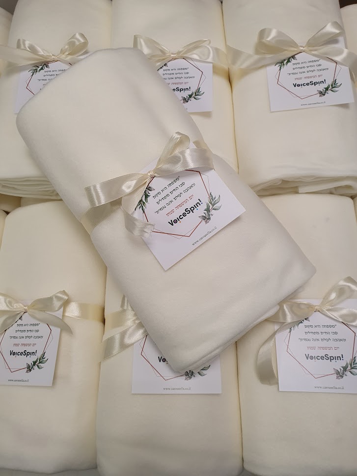 כרבולית מפנקת עם חבק ממותג