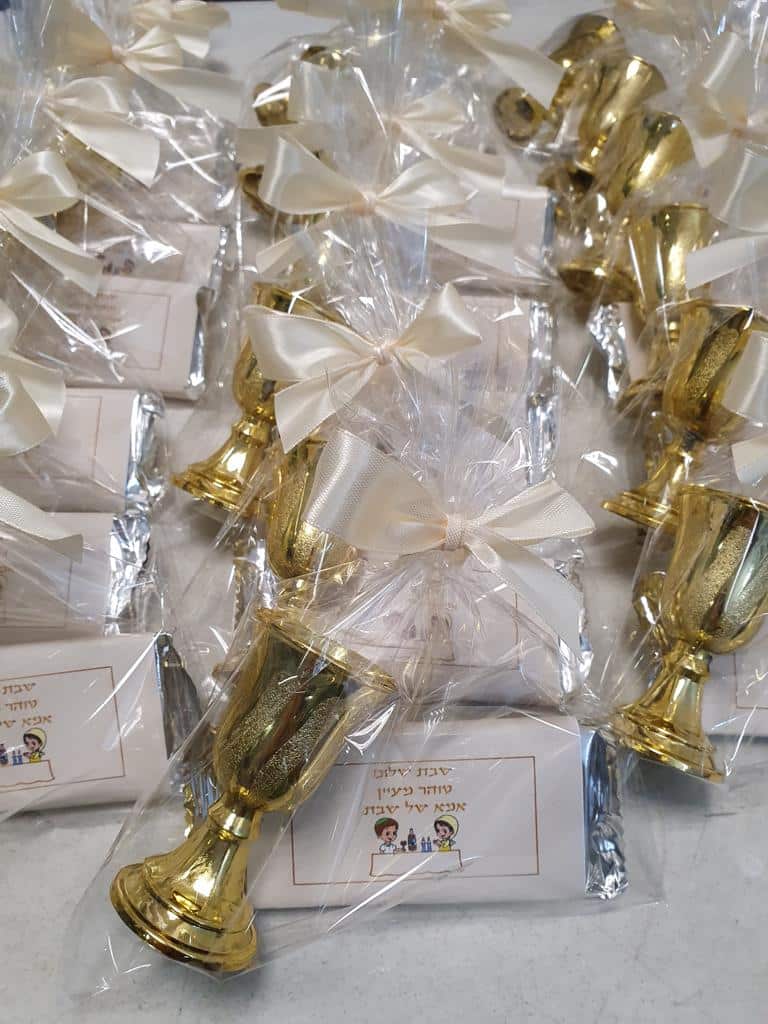 וופל מממותג עם כוס קידוש