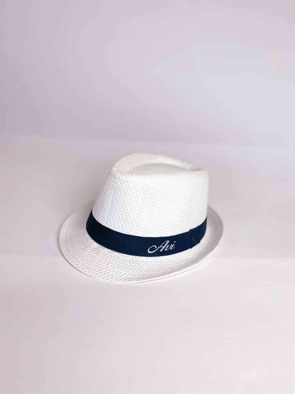 כובע ממותג עם כיתוב אישי