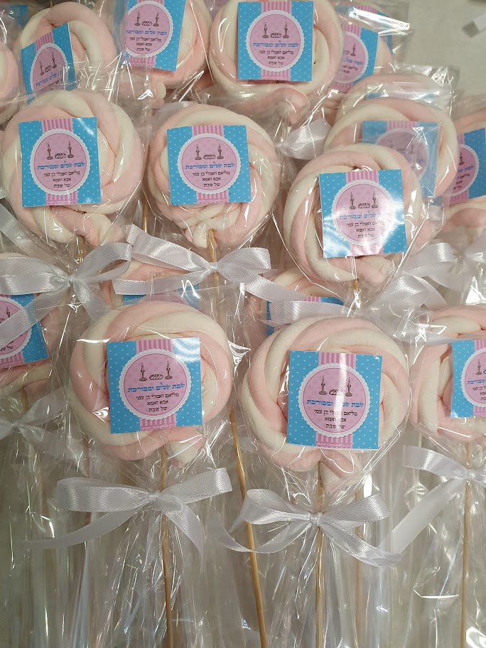 סוכרית מרשמלו על מקל ממותגת