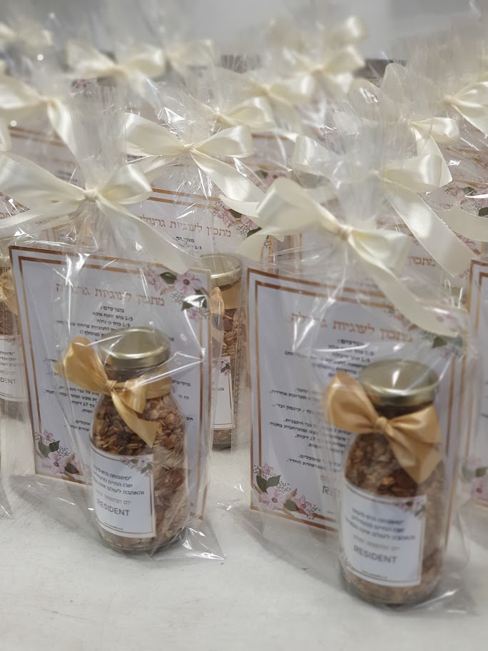 צנצנת גרנולה ומתכון להכנת עוגיות