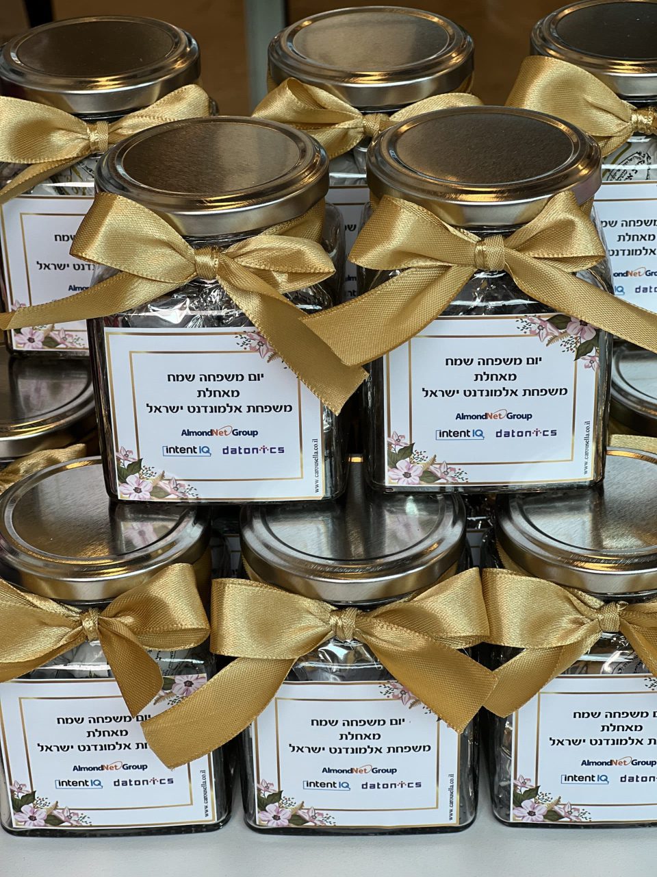 צנצנת שוקולדים פרלינים